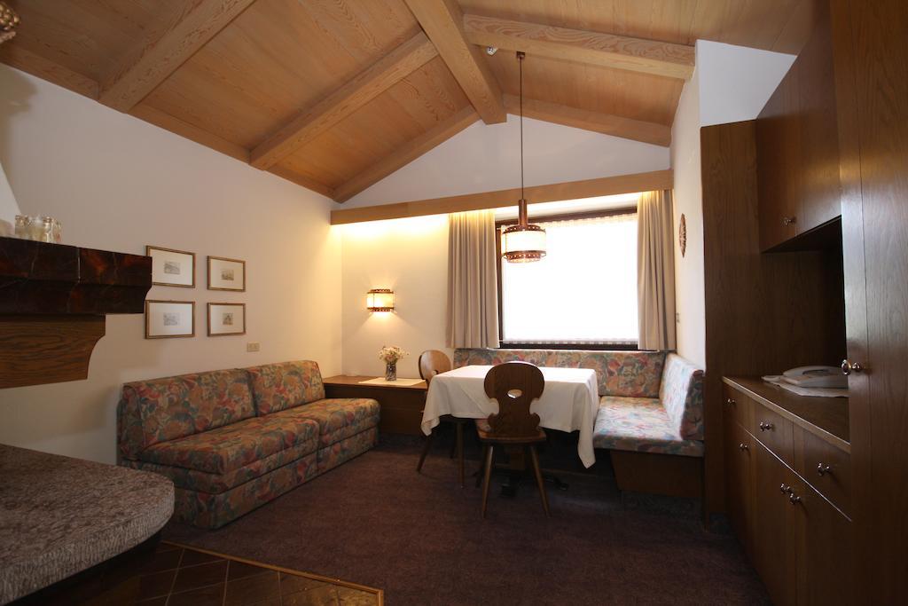 Apartments Residence Alta Badia コルフォスコ 部屋 写真