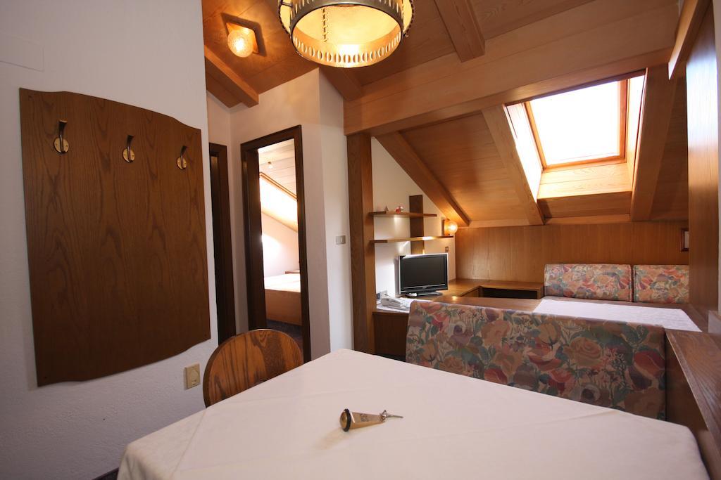 Apartments Residence Alta Badia コルフォスコ 部屋 写真