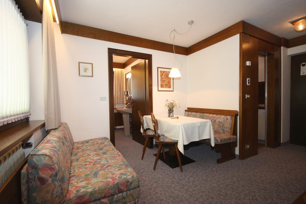 Apartments Residence Alta Badia コルフォスコ 部屋 写真